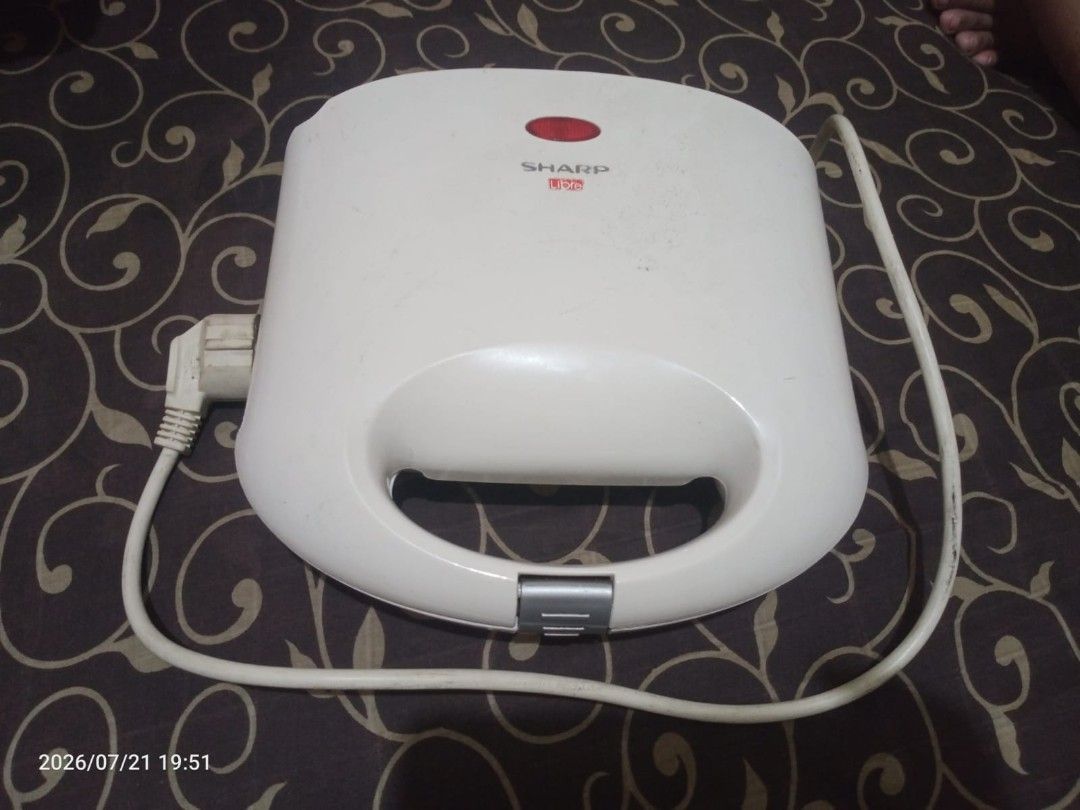 Roaster merk SHARP (Kategori: Perabotan Rumah) berada di Jakarta Timur. Dikirim oleh pr3loved_pemakaian_sendiri (ID iklan 1451132095, Gambar 1). Deskripsi: Raoster merk SHARP kondisi msh baik,minus dus box nya tdk ada harga 160rb net.