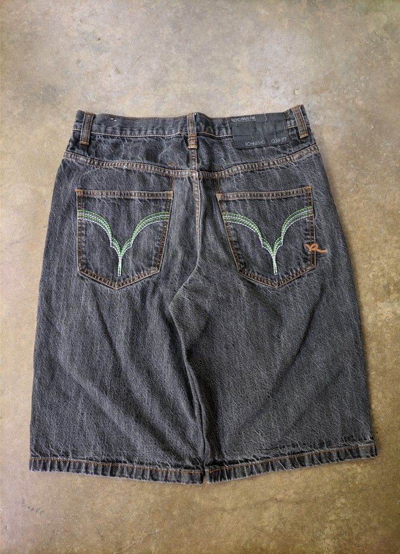 ROCA WEAR BLACK WASH JORTS (Category: Activewear) located in Tayug. Submitted by lowballer_2 (Listing ID 1451145610, Image 1). Description: Roca wear Long jorts 34 W 25 L 14 Th Good condition minimal issue on roca tab, pinhole.