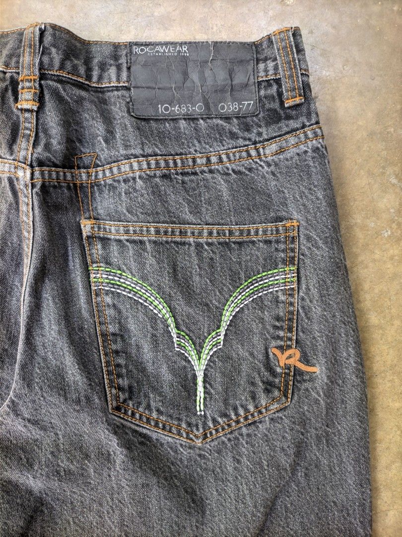 ROCA WEAR BLACK WASH JORTS (Category: Activewear) located in Tayug. Submitted by lowballer_2 (Listing ID 1451145610, Image 2). Description: Roca wear Long jorts 34 W 25 L 14 Th Good condition minimal issue on roca tab, pinhole.