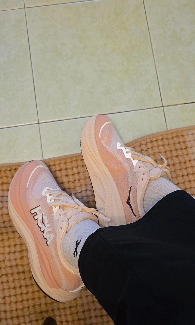 Running shoes (Category: Sneakers) located in Kuala Lumpur. Submitted by sallehaabd76990 (Listing ID 1451260048, Image 1). Description: wear once..terbeli wrong size..
