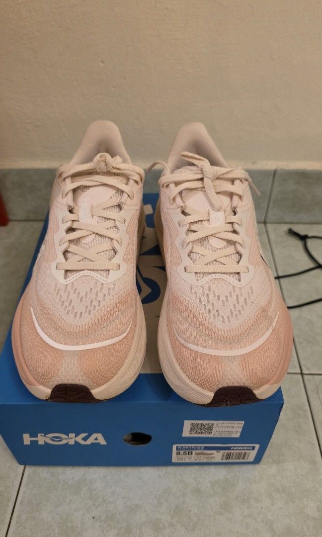 Running shoes (Category: Sneakers) located in Kuala Lumpur. Submitted by sallehaabd76990 (Listing ID 1451260048, Image 3). Description: wear once..terbeli wrong size..