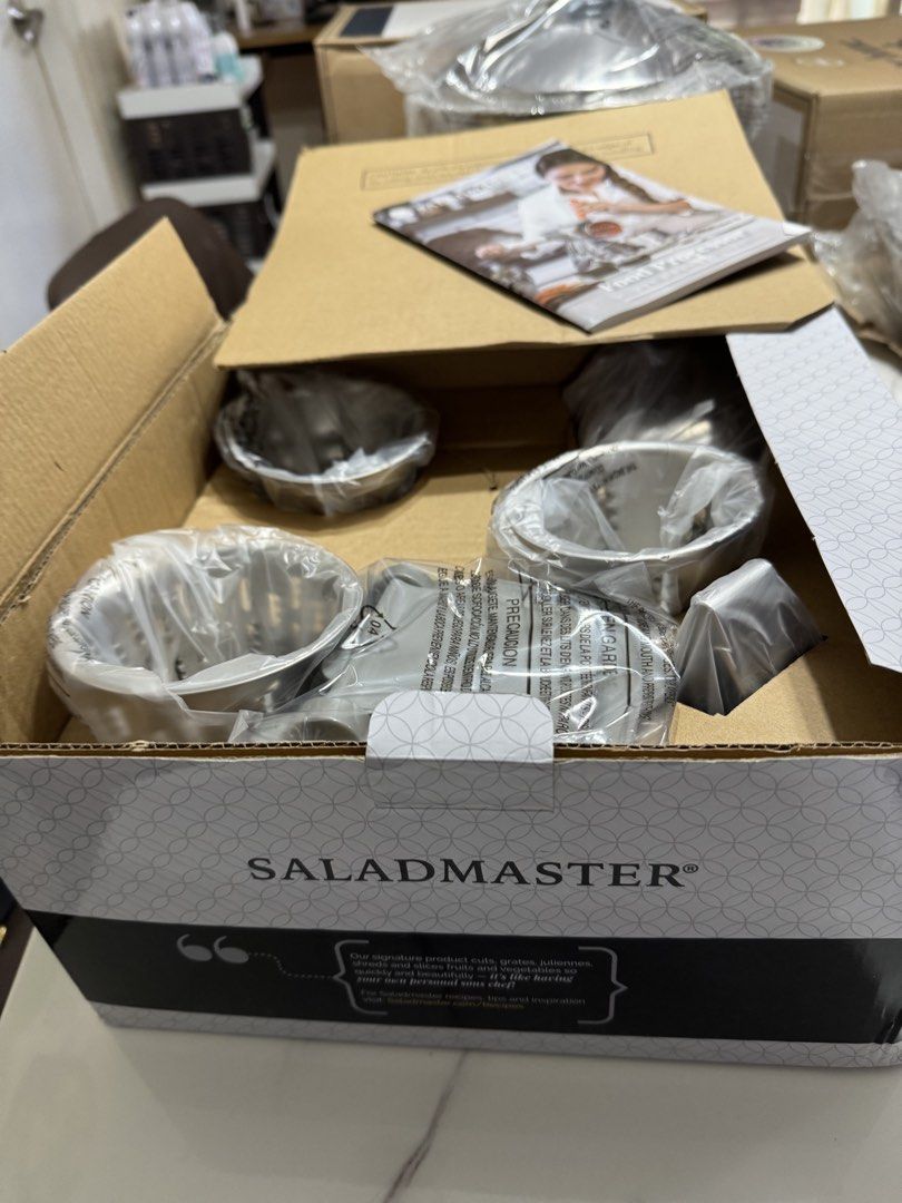 Saladmaster Food Processor (Category: Cookware & Accessories) located in Taguig. Submitted by katskyle (Listing ID 1451287134, Image 3). Description: Bnew with box.