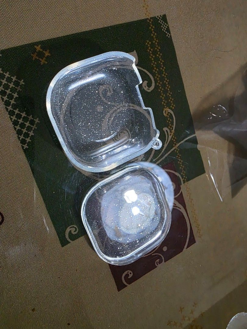 Samsung Galaxy Buds Core Clear Glitter Case (Category: Earphones) located in Antipolo. Submitted by justinerovic (Listing ID 1451161273, Image 1). Description: Sparkly clear glitter case for Samsung Galaxy Buds Pro. Protects from scratches and drops. Easy to use, snug fit. Gaalxy Buds Core not included.