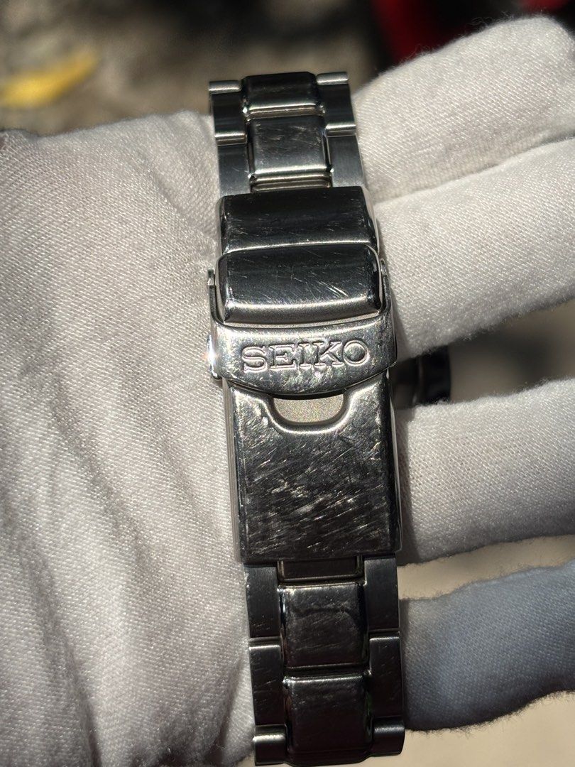 Seiko Prospex SPB181J1 Automatic Diver's 200m Watch (Category: Men's Watches) located in Bacoor. Submitted by cryptl (Listing ID 1451137163, Image 3). Description: - Seiko Prospex SPB181J1 Automatic Diver's Watch - 200m Water Resistance - Black Dial - Red/Blue Pepsi Bezel - Stainless Steel Bracelet with Fold-over Clasp and Safety Catch - Minor scratches on bracelet and clasp from normal wear - Watch runs well.