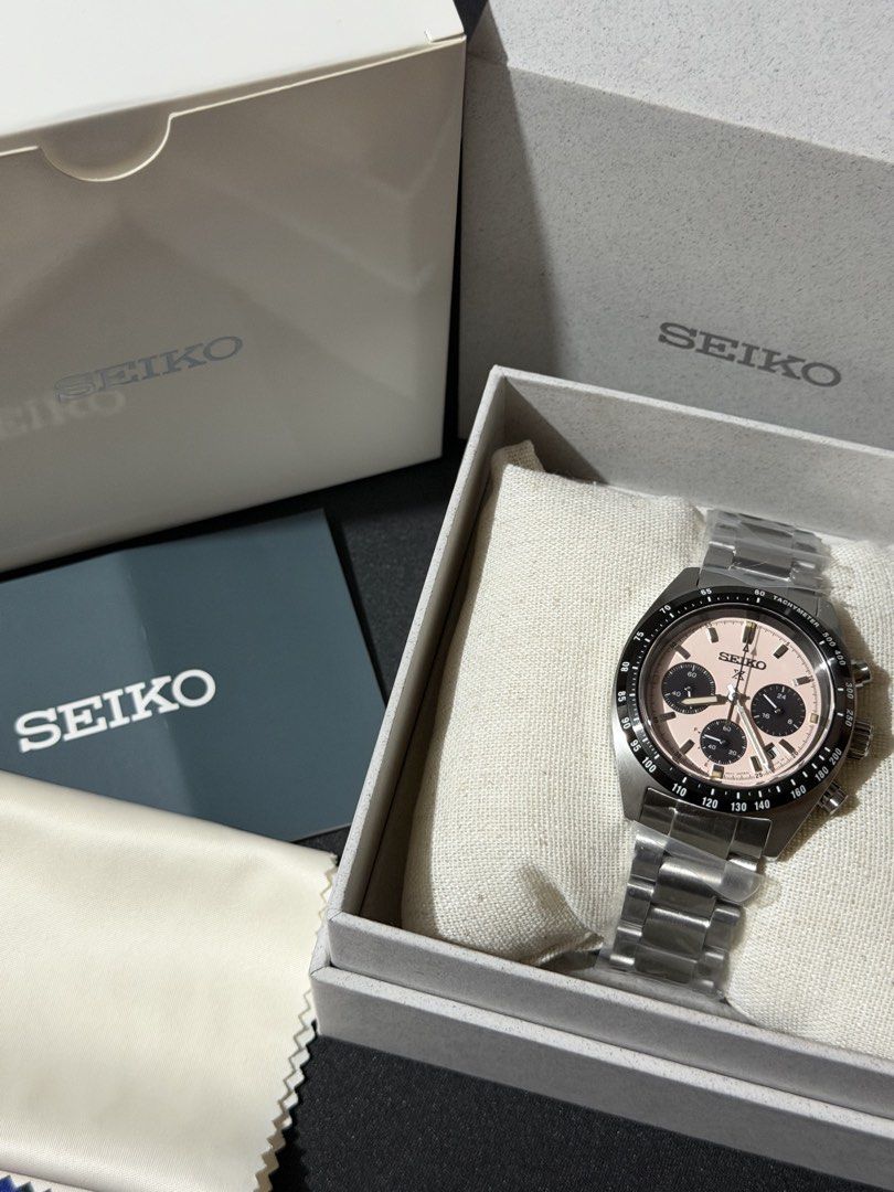 Seiko Prospex Speedtimer JDM (Category: Luxury Watches) located in Manila. Submitted by yourseller07 (Listing ID 1451230885, Image 3). Description: - Solar Quartz Chronograph - Power Reserve: 6 months (full charge) - Case Dimensions: 39mm - Thickness: 13.3mm - Lug-to-lug: 45.5mm - Lug width: 20mm - 100m water resistance Complete Inclusions: Double Box Warranty Card Watch Cloth Manual Booklet Complete Links.