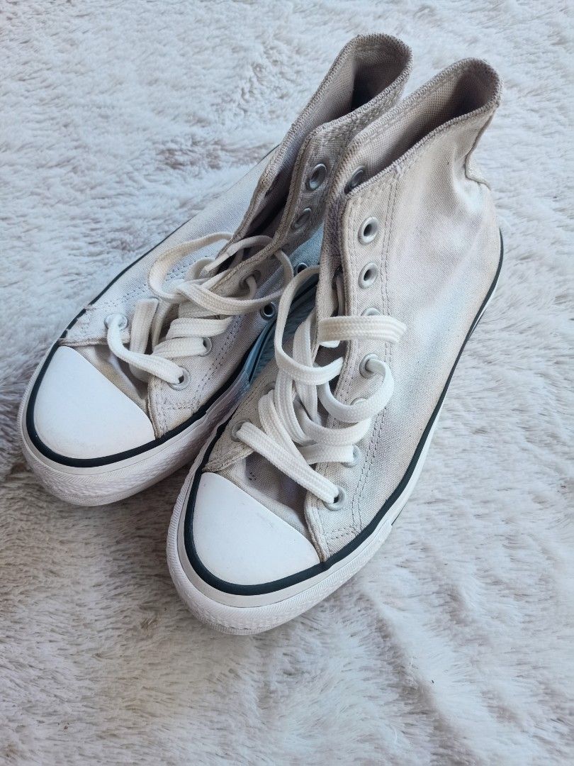 sepatu wanita converse 5 (Kategori: Sepatu Wanita) berada di Denpasar. Dikirim oleh wulanprrr (ID iklan 1451159154, Gambar 1). Deskripsi: perlu dicuci krna lama tdk terpakai size 36-37.