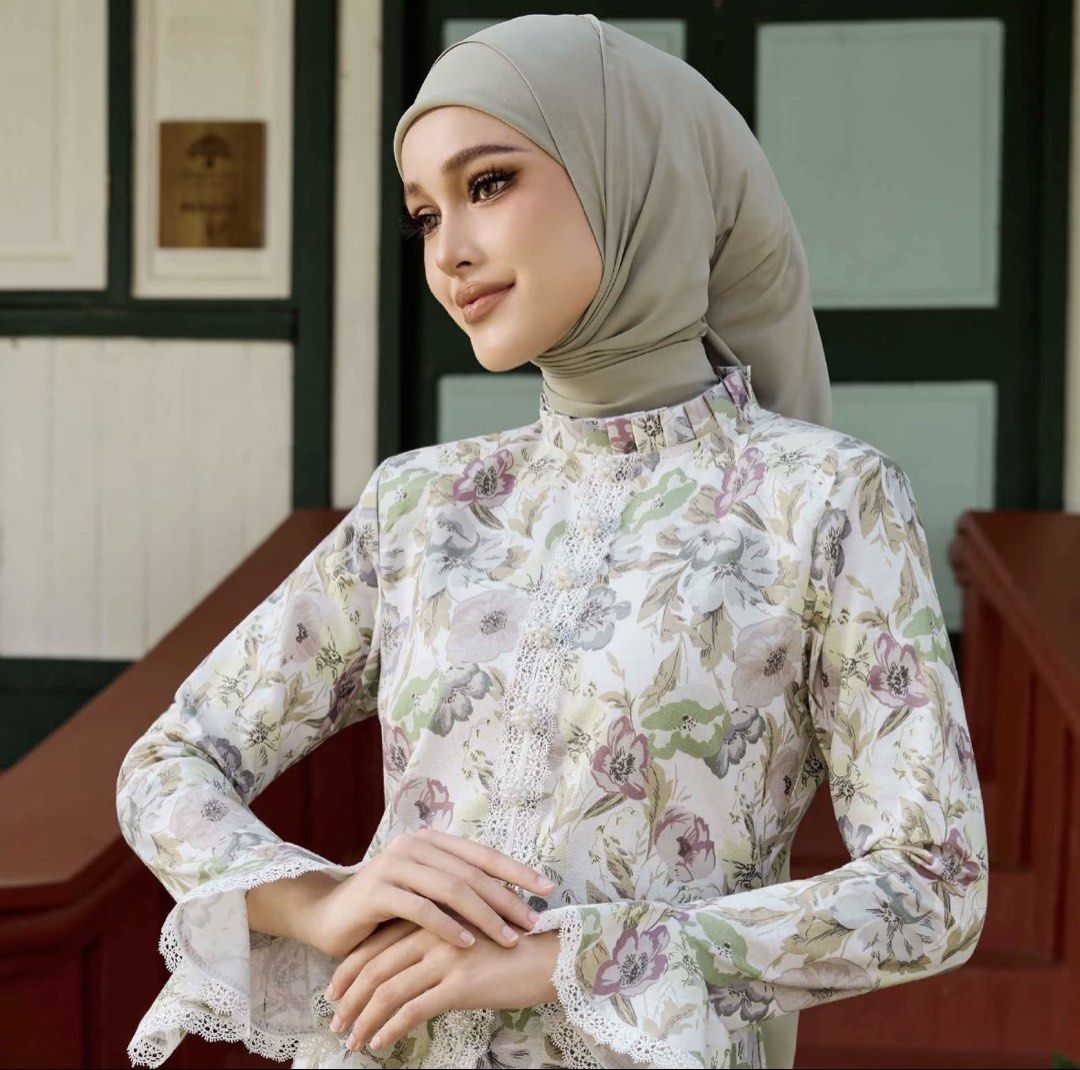 SHAWLPUBLIKA KURUNG (Category: Baju Kurung & sets) located in Ipoh. Submitted by trusted_sellerandbuyer (Listing ID 1451286149, Image 2). Description: Shawlpublika Kurung New with Tag.