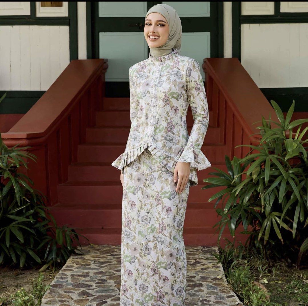 SHAWLPUBLIKA KURUNG (Category: Baju Kurung & sets) located in Ipoh. Submitted by trusted_sellerandbuyer (Listing ID 1451286149, Image 1). Description: Shawlpublika Kurung New with Tag.