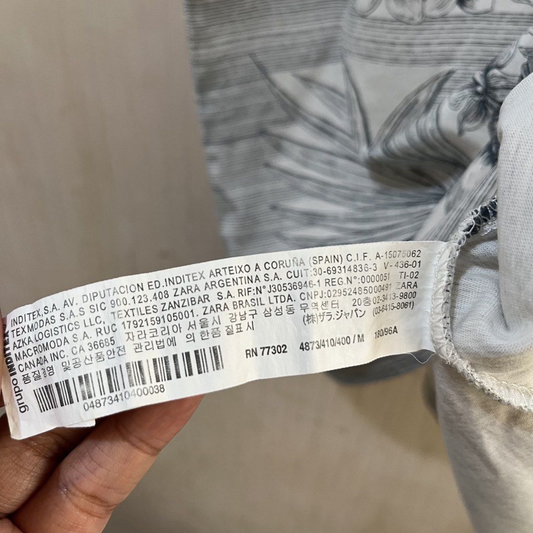 zara man (Kategori: Atasan) berada di Bandung. Dikirim oleh theoutfitters (ID iklan 1451255759, Gambar 3). Deskripsi: dada 34cm (strech kaos) panjang 64cm size on tag 40=M.