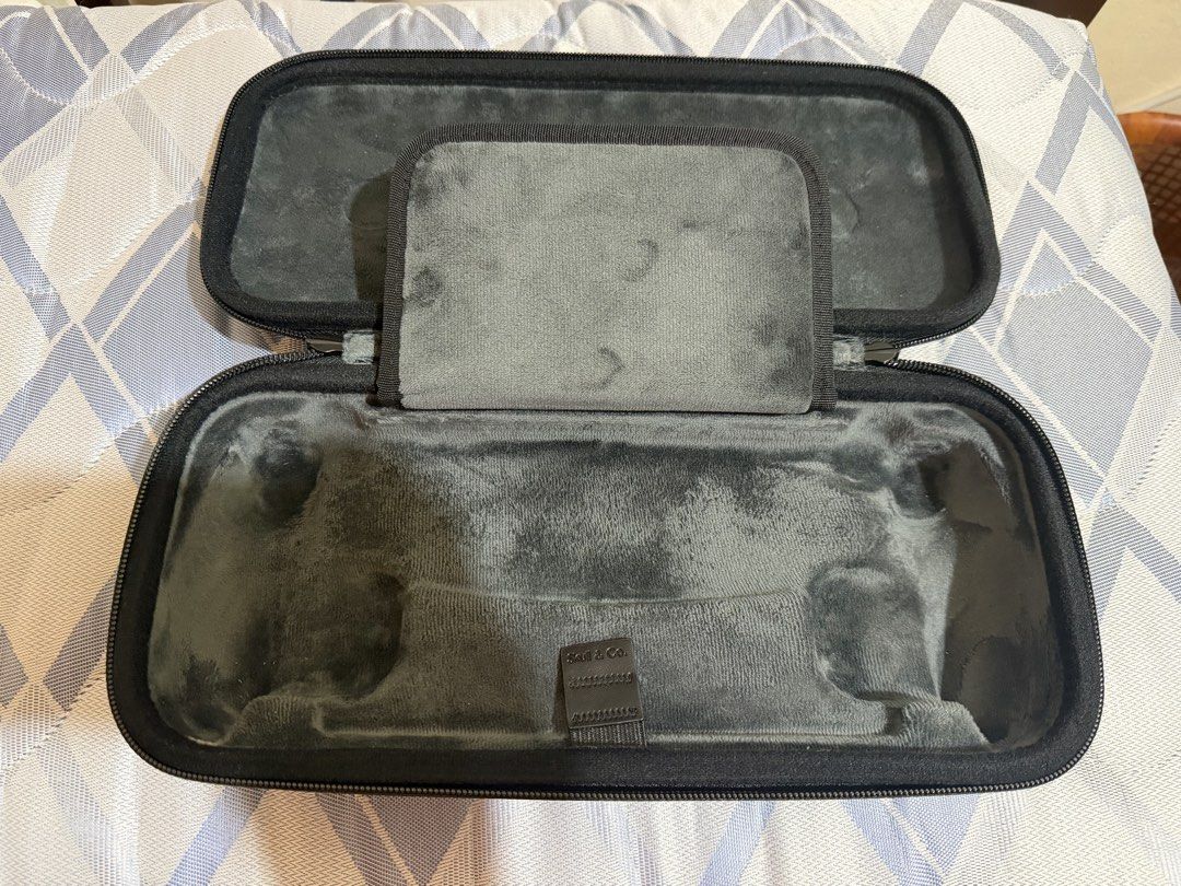 Skull & Co. Carrying Case for PS Portal (Category: Cases & Covers) located in Cainta. Submitted by hans01743 (Listing ID 1451289078, Image 3). Description: 🚨 FOR SALE: Skull & Co. Carrying Case for PlayStation Portal (Black) 🎮 🖤 Brand: Skull & Co. 🎮 Compatible with: PlayStation Portal 🎨 Color: Black 💰 SRP: ₱995 🔥 Selling Price: ₱500 only ✅ Excellent quality and provides great protection for your PS Portal. RFS: No longer have my PS Portal 