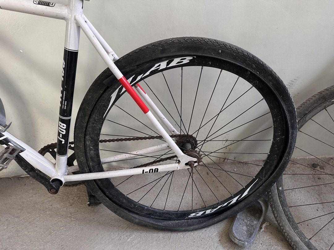 SOLANA Fixed Gear Bicycle BD-J (Category: Bicycles) located in San Jose del Monte. Submitted by yamarich (Listing ID 1451237554, Image 3). Description: Solana Fixie Issue: Kaha at dalawang gulong, Kalawang Di ko sure price value Pick up: Starmall SJDM Bulacan Open for swap/trade .