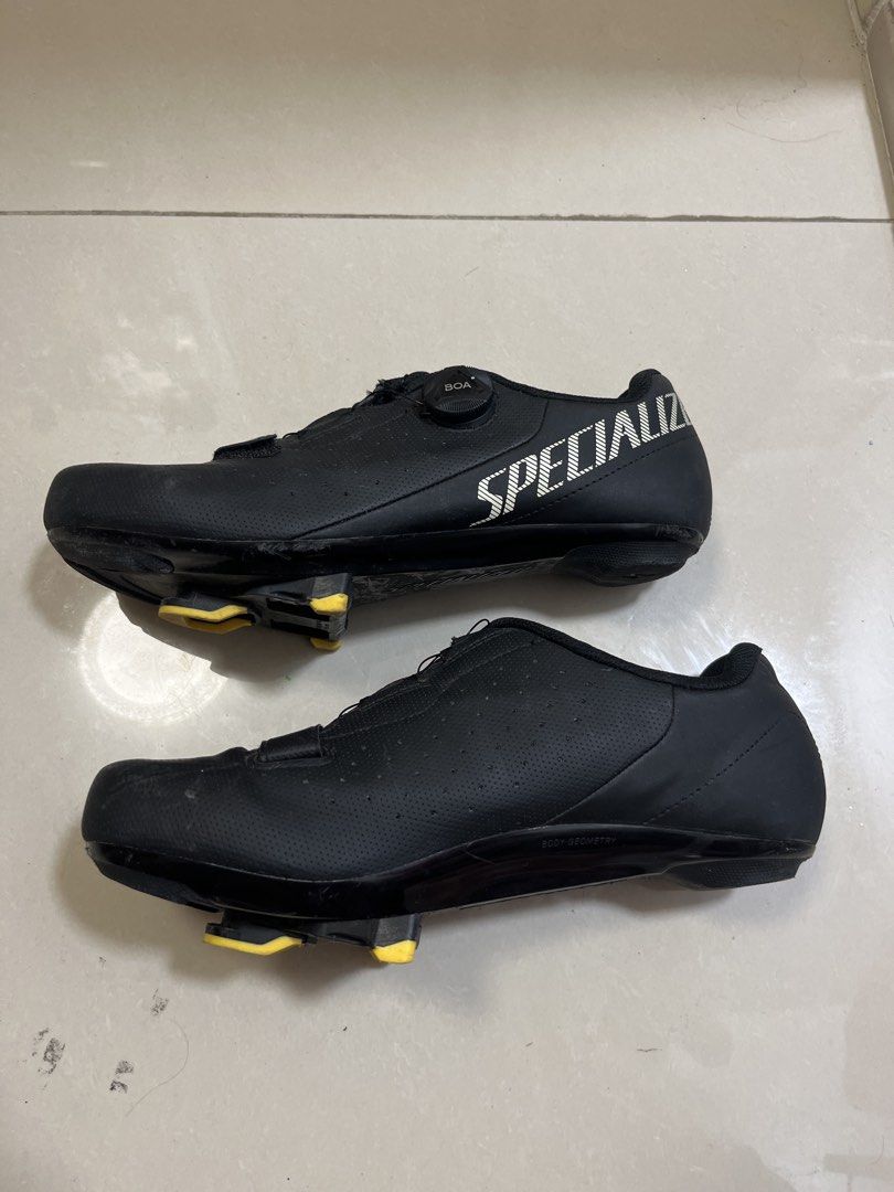 Specialized Lock鞋 （分類：單車）位於 Hong Kong。 由 jm9_qq 提交（商品編號 1451298326，圖片 3）。簡介： 黑色 Specialized Lock鞋 有BOA 旋鈕 size eu 41 連黃色Lock片。