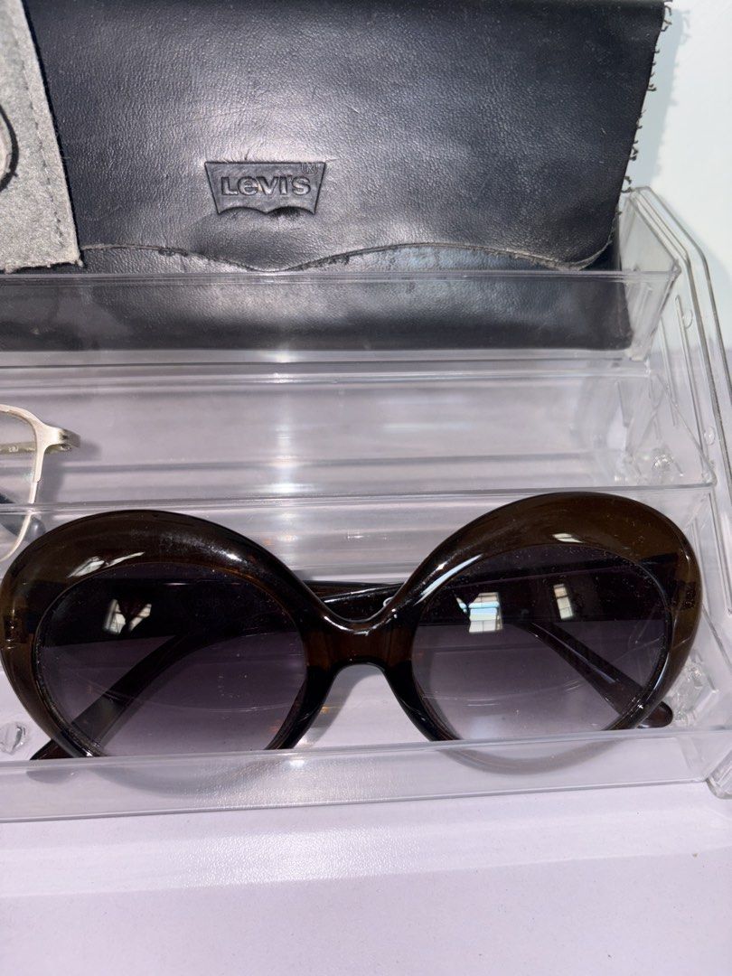 Take all Sunnies, levis, eo frame (Category: Sunglasses & Eyewear) located in Santa Maria. Submitted by amaly. (Listing ID 1451284273, Image 3). Description: Take all w/ free 2 case.