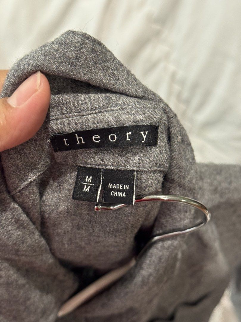Theory (Kategori: Atasan) berada di Tangerang. Dikirim oleh pbyelsa (ID iklan 1451188401, Gambar 3). Deskripsi: .