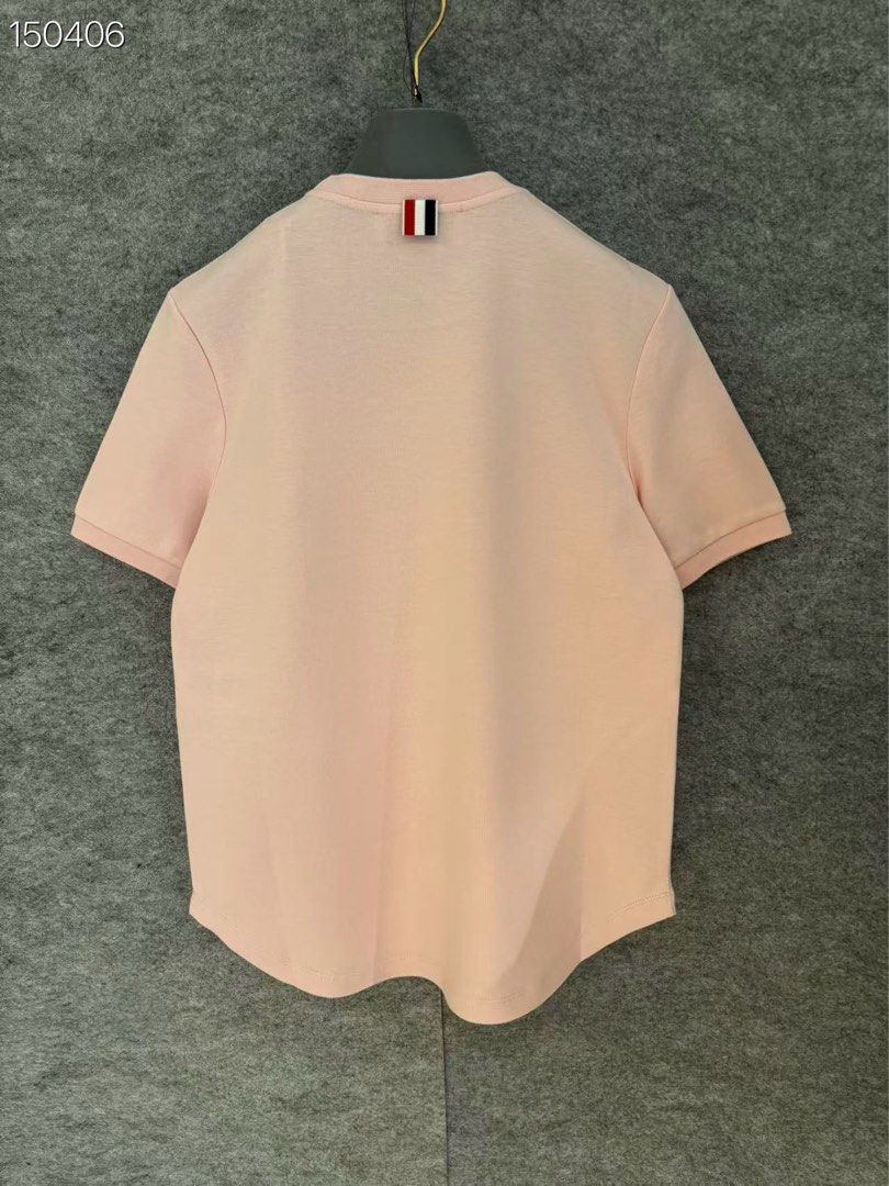 Thom Browne 女tee 3色特價1880 （分類：T-shirt）位於 Hong Kong。 由 ming.hklmi 提交（商品編號 1451172447，圖片 2）。簡介： size 38 40 42 44 現貨 尖東門市可以試。