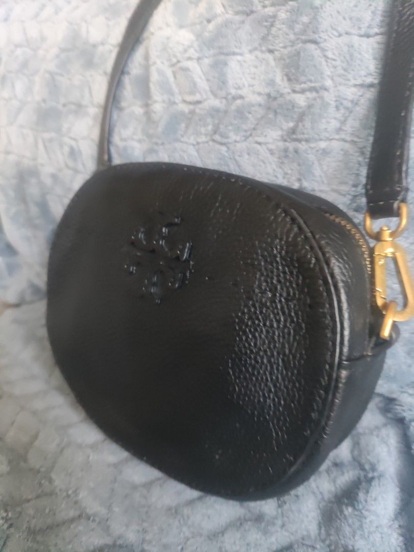 Tory Burch Black Leather Sling Bag (Category: Luxury Bags & Wallets) located in Cainta. Submitted by kluxurychoices (Listing ID 1451286639, Image 3). Description: Tory Burch Bag very nice in actual U.S bought.