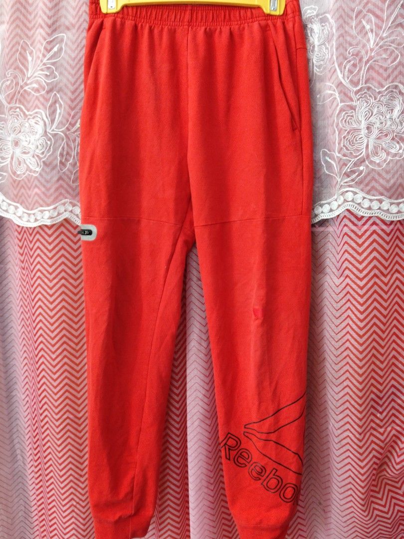 TRACKPANT REEBOK (Category: Joggers) located in Kota Bharu. Submitted by youngsbundle87 (Listing ID 1451189066, Image 1). Description: TRACK PANTS REEBOK P 28-38 L38 condition 8.5/10 ada kesan SIKIT sudah di MAGIG pakai tak nampak.