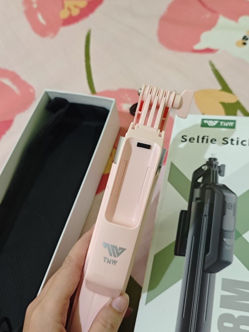 Tripod / Selfie Stand (Category: Mounts & Holders) located in Las Pinas. Submitted by slay_replay (Listing ID 1451227205, Image 2). Description: - TNW S30 Selfie Stand/Tripod color Pink - Never been used (bought a new one) - Issue: No remote attached - Orig Price: Php680.