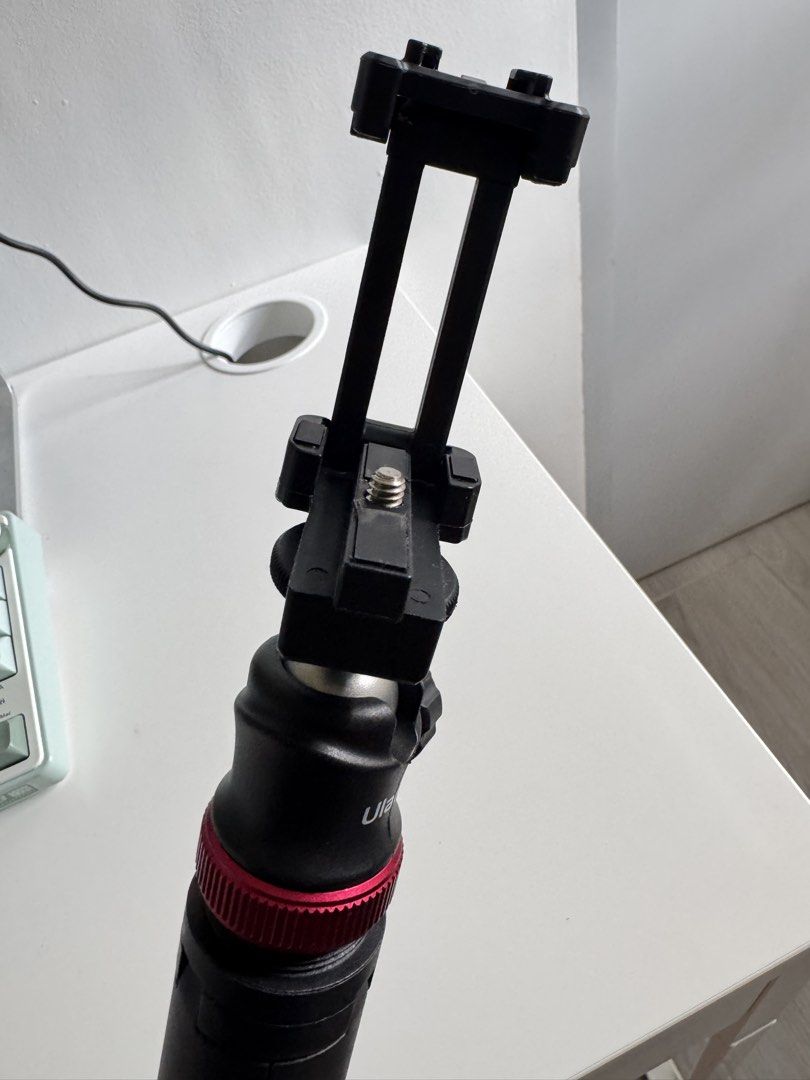 Ulanzi MT-44 3-Section Extendable Folding Vlog Tripod, Camera Phone Mount (Category: Tripods & Monopods) located in Batangas. Submitted by vybxx (Listing ID 1451209212, Image 3). Description: - good as new - easy extend from 13"/340mm to 59"/1500mm which is longer than similar tripod on the market. Just rotate the lock knob and extend at a certain height where you want to meet your different shooting needs - no remote Ship via J&T + 90 sf.