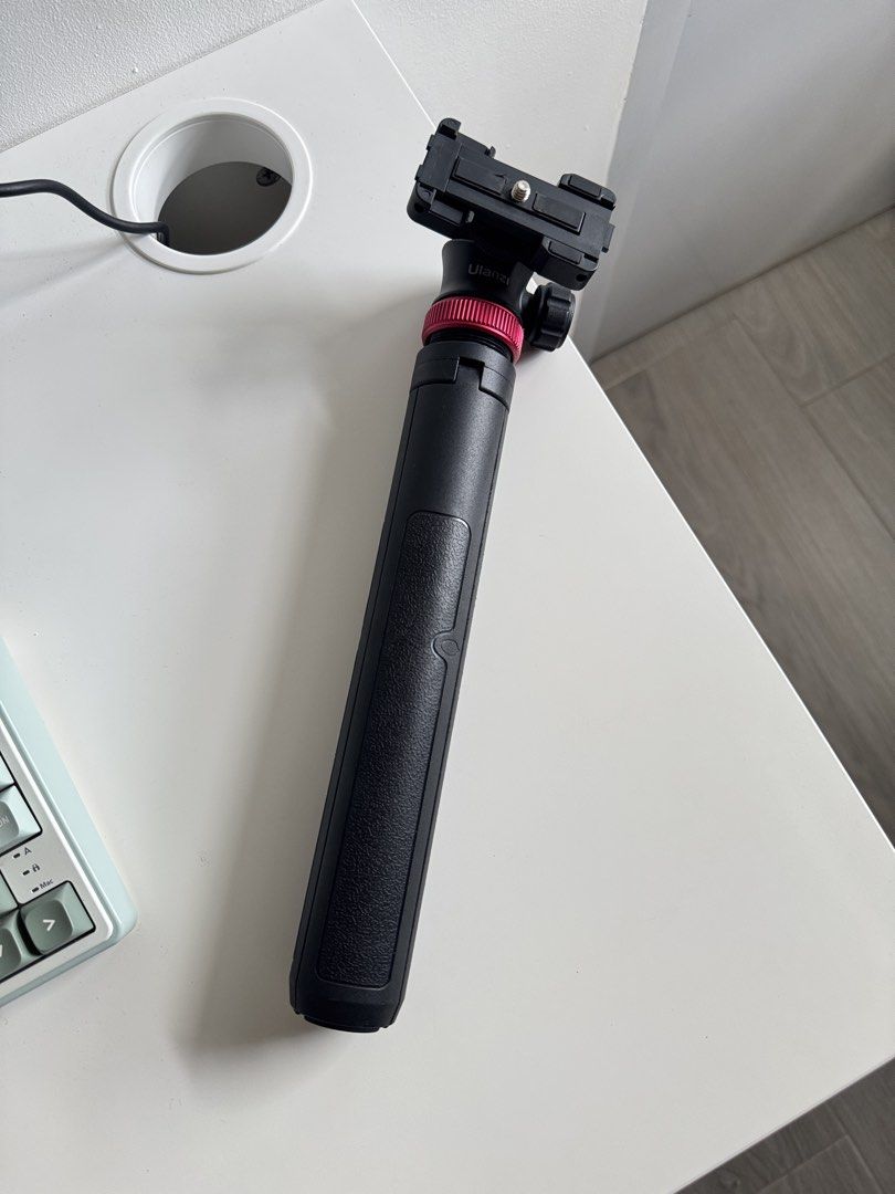 Ulanzi MT-44 3-Section Extendable Folding Vlog Tripod, Camera Phone Mount (Category: Tripods & Monopods) located in Batangas. Submitted by vybxx (Listing ID 1451209212, Image 1). Description: - good as new - easy extend from 13"/340mm to 59"/1500mm which is longer than similar tripod on the market. Just rotate the lock knob and extend at a certain height where you want to meet your different shooting needs - no remote Ship via J&T + 90 sf.