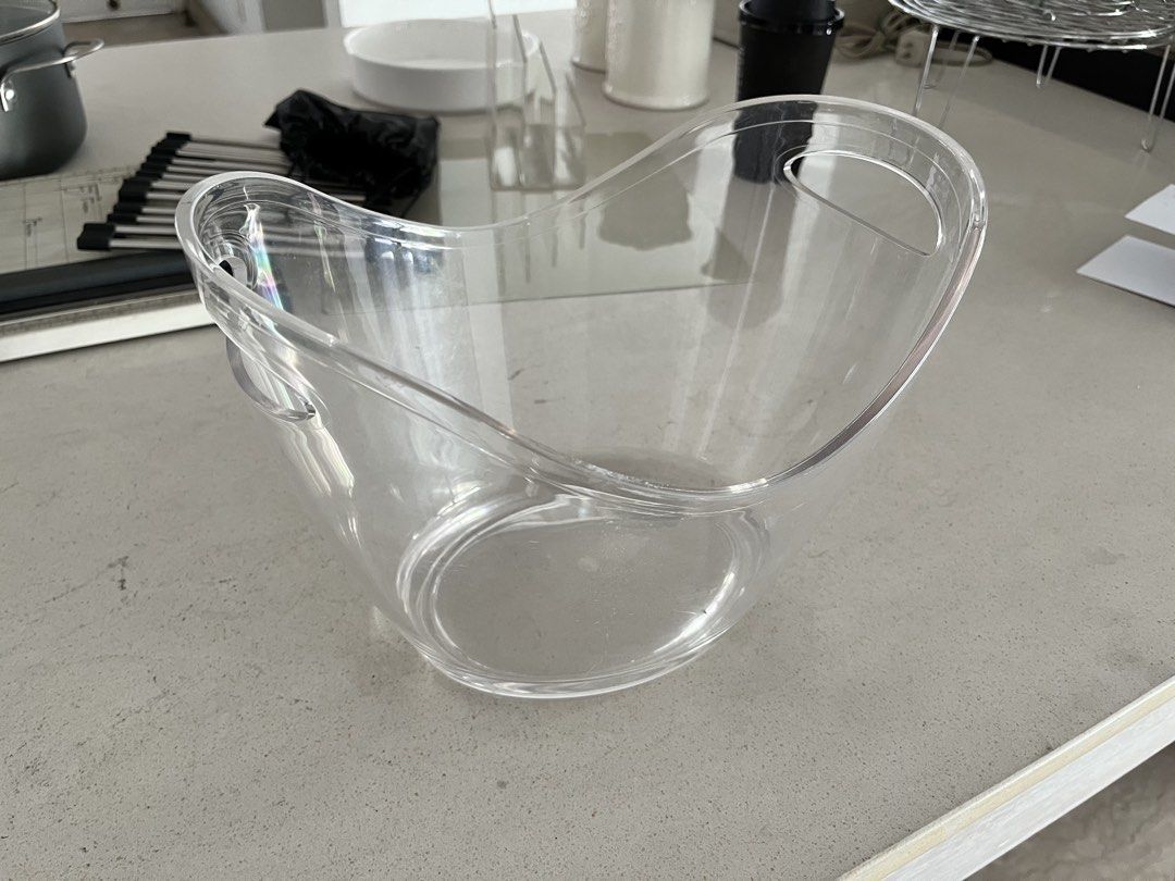 UMBRA Clear Basket for Storage (Category: Storage Boxes & Baskets) located in Manila. Submitted by jst_507 (Listing ID 1451160977, Image 1). Description: Can be also be used as a fruit basket. - PRICE IS NEGOTIABLE Chat us Chat us for any concerns or inquiries..