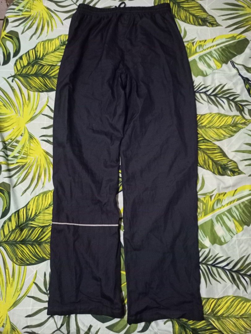 Umbro Black Track Pants with Reflective Stripes (Category: Joggers) located in Mangaldan. Submitted by harrapotter (Listing ID 1451283658, Image 3). Description: WAIST 32 STRETCH TO 34 LENGTH 42 HEM 8.5 ADJUSTABLE WITH ZIP ISSUE: NO MESH INSIDE.