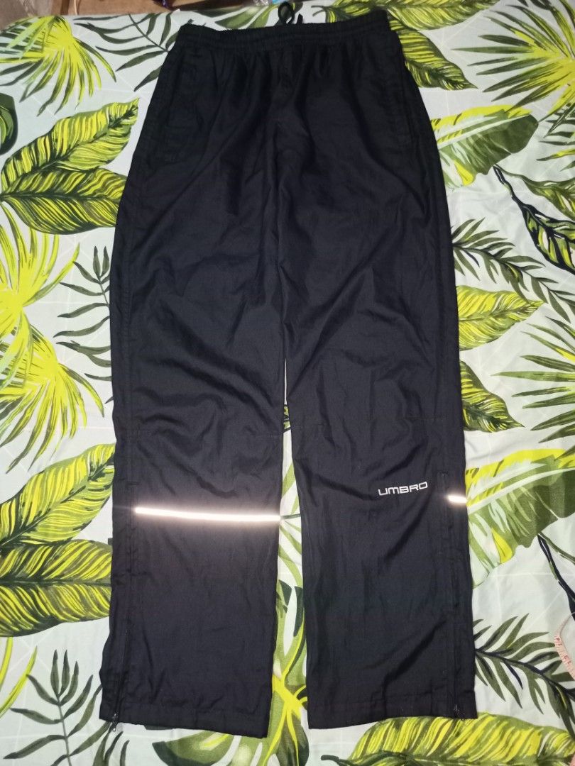 Umbro Black Track Pants with Reflective Stripes (Category: Joggers) located in Mangaldan. Submitted by harrapotter (Listing ID 1451283658, Image 1). Description: WAIST 32 STRETCH TO 34 LENGTH 42 HEM 8.5 ADJUSTABLE WITH ZIP ISSUE: NO MESH INSIDE.