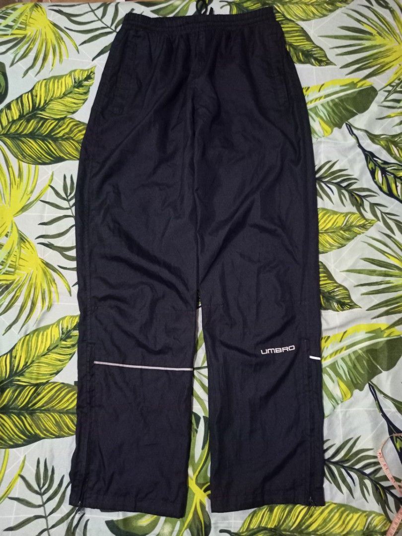 Umbro Black Track Pants with Reflective Stripes (Category: Joggers) located in Mangaldan. Submitted by harrapotter (Listing ID 1451283658, Image 2). Description: WAIST 32 STRETCH TO 34 LENGTH 42 HEM 8.5 ADJUSTABLE WITH ZIP ISSUE: NO MESH INSIDE.