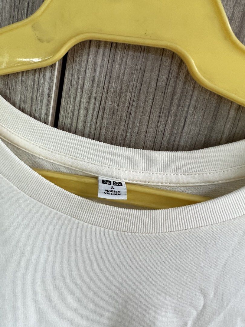 Uniqlo Cream Oversized T-Shirt (Category: Tshirts & Polo Shirts ) located in Quezon City. Submitted by thesharedit (Listing ID 1451139821, Image 3). Description: Oversized Uniqlo tshirt Worn twice only .