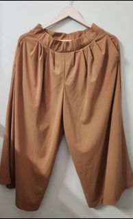 (Category: ) located in . Submitted by rvsl.closet (Listing ID 1451197124, Image 1). Description: .