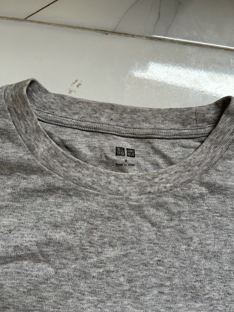 Uniqlo Gray Long Sleeve (Category: Coats, Jackets and Outerwear) located in San Carlos. Submitted by declutterph2420 (Listing ID 1451180432, Image 2). Description: 23x21.