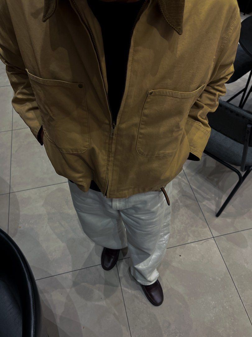Uniqlo Zip Up Short Jacket (Category: Coats, Jackets and Outerwear) located in Manila. Submitted by internetexplorerdude (Listing ID 1451230463, Image 2). Description: Uniqlo Short Zip Up Jacket Size: XL Measurement: 21 /14 inches in Length & 24 inches in Width Personal garment of mine and was only used once so it’s still on pristine condition. Great for layering and larping. Ako yang pogi diyan sa photo - Uniqlo Zip Up Short Jacket - Classic Bei
