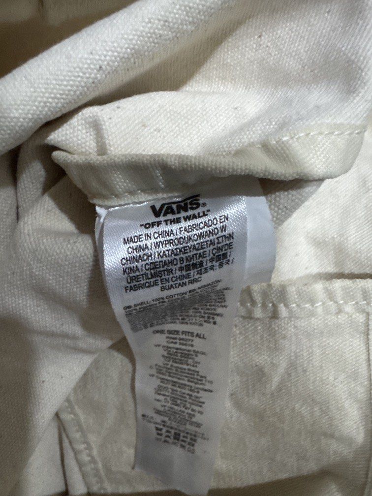 VANS (Category: Tote Bags) located in Kuching. Submitted by duatxstore (Listing ID 1451173849, Image 3). Description: VANS TOTE BAG COND 8/10.