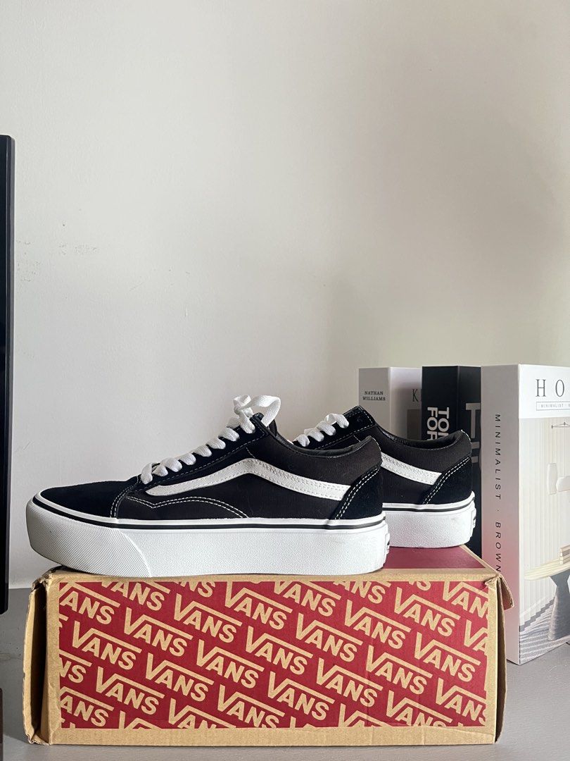 Vans Old Skool (Category: Sneakers) located in Petaling Jaya. Submitted by syhumayra (Listing ID 1451166675, Image 1). Description: * Saiz: UK 5.5 / Women US 8 / EU 38.5 * Warna: Black/White * Datang dengan kotak sekali * Pickup or meet * Baru pakai sekali .