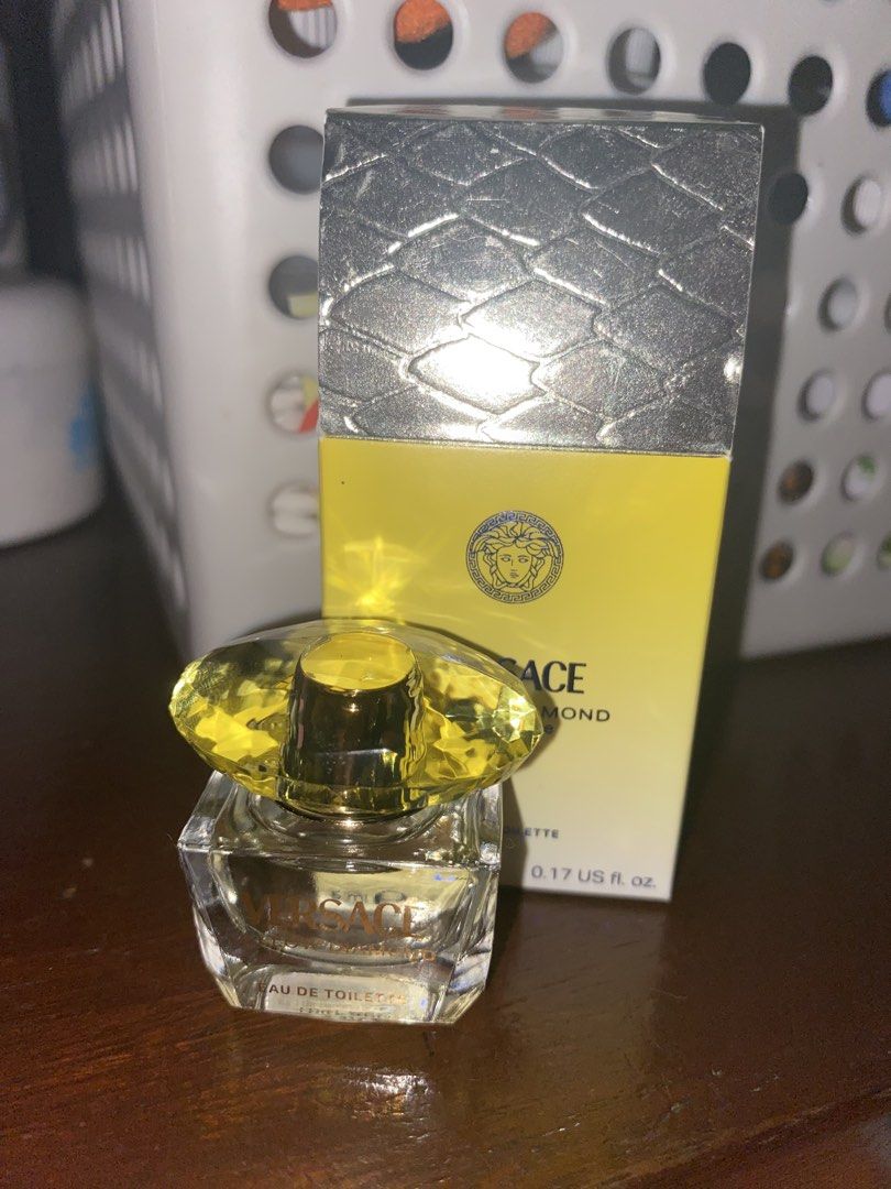 Versace Bright Crystal & Yellow Diamond Mini Perfume Set (Category: Fragrance & Deodorants) located in Manila. Submitted by moraindixie (Listing ID 1451243731, Image 3). Description: - Authentic Versace Mini Perfumes - Set includes Bright Crystal and Yellow Diamond - Each bottle is 5ml (Eau de Toilette/Parfum) - Ideal for travel or trying new scents - Both come in their original boxes.