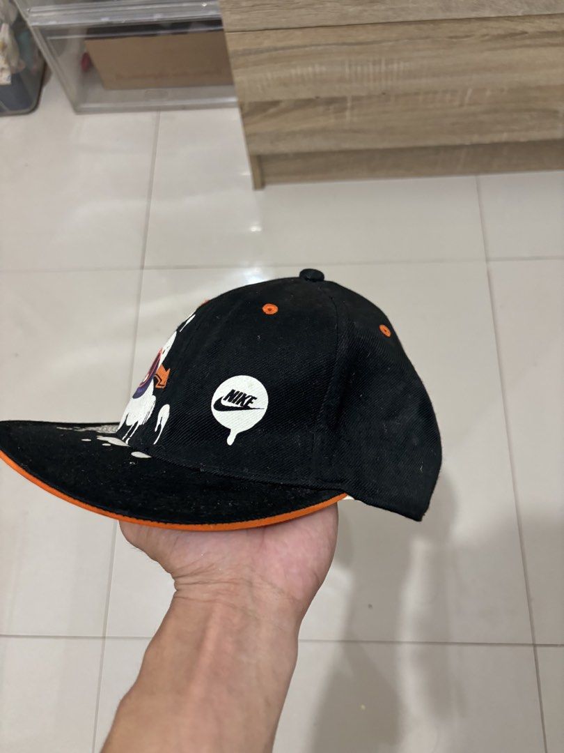 Vintage Nike Fitted Cap (Category: Caps & Hats) located in Manila. Submitted by austinace04 (Listing ID 1451168685, Image 2). Description: EXCELLENT CONDITION NEED LANG PA RESHAPED KONTI LINIS LANG DIN POGI NA ULIT.