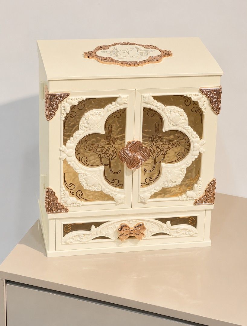 Meiyu Make up organizer with Mirror (Category: Accessory Holder, Box & Organizers) located in Quezon City. Submitted by carlapatricia1993 (Listing ID 1451134000, Image 3). Description: Meiyu Make Up Organizer with Mirror & Led light (Flower Knows inspired) Available in 2 colors: Pink & Cream Open for pick up, meet up, lalamove & j&t 🤍✨.