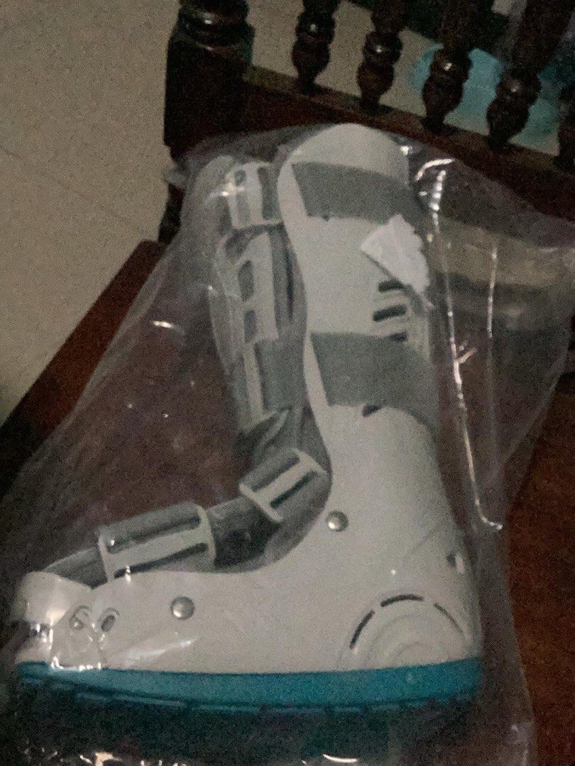 Walker Boot for Foot/Ankle Injury (Category: Braces, Support & Protection) located in Manila. Submitted by twitch85 (Listing ID 1451251051, Image 2). Description: - Walker boot ideal for post-injury recovery - Adjustable straps ensure a secure and comfortable fit - Thick sole provides excellent support - Designed for easy application and removal - Comes packaged in a protective plastic bag.
