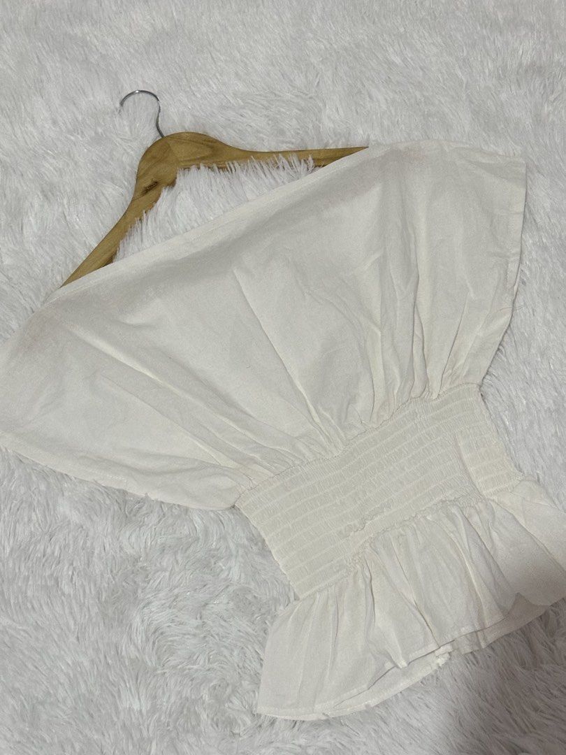 white elegant top (Category: Blouses) located in Rosario. Submitted by itsingrid (Listing ID 1451302172, Image 1). Description: - linen fabric - good for casual or daily use :) .