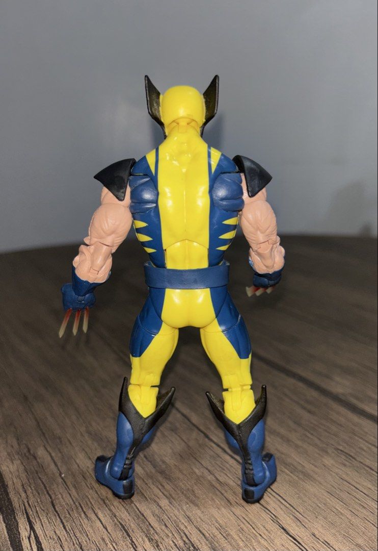 Wolverine - Marvel Legends ( Heat Claws) (Category: Figurines & Statues) located in Quezon City. Submitted by dardsa (Listing ID 1451279469, Image 3). Description: WYSIWYG No extra head.
