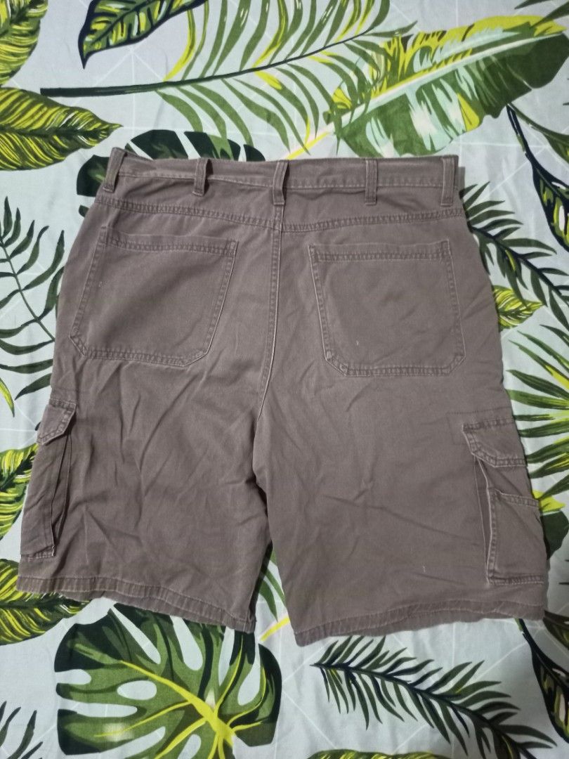 Wrangler Cargo Shorts - Brown (Category: Shorts) located in Mangaldan. Submitted by harrapotter (Listing ID 1451281747, Image 2). Description: wrangler 34 22 12.
