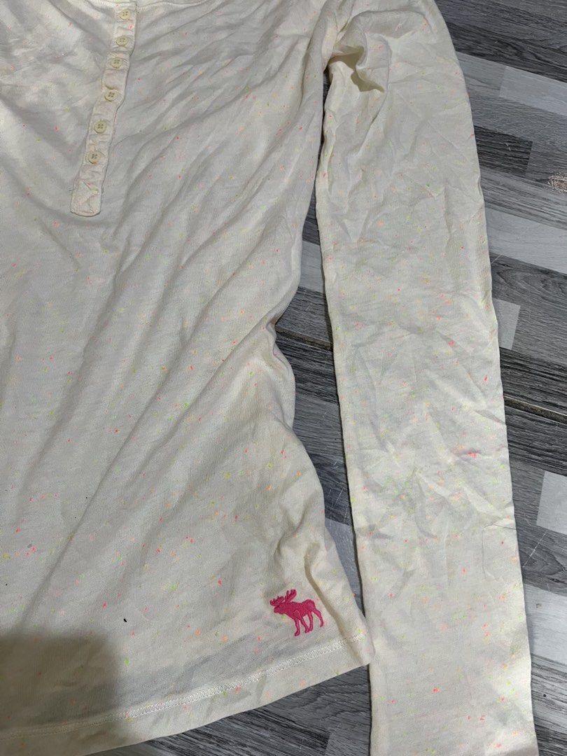 Y2k Abercrombie (Category: Blouses) located in Davao. Submitted by rel18 (Listing ID 1451150329, Image 2). Description: Abercrombie Med fit .