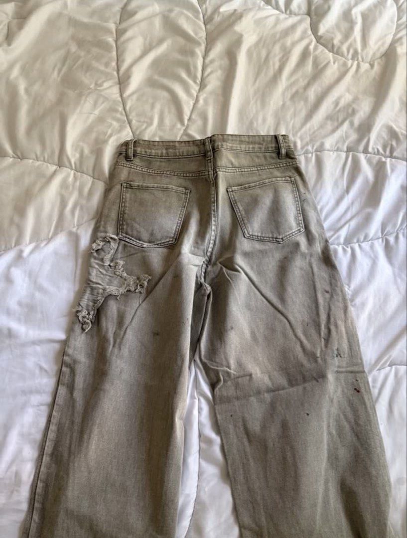 Y2K Distressed Gray Star Patch Paint Splatters (Category: Jeans) located in Santa Rosa. Submitted by bgcoded (Listing ID 1451149553, Image 3). Description: distressed, super nice condition waist, 30in length, 43in.