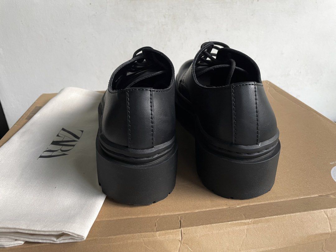 Zara Chelsea Leather Lowcut Boots (Category: Boots) located in Rodriguez. Submitted by matchacash (Listing ID 1451261175, Image 3). Description: For Sale only Zara Chelsea Leather Lowcut Boots Size: 43 Mens Used twice with tags, box and shoebag Price: 1,300 (Bought at 3495) Location: Rodriguez Rizal.