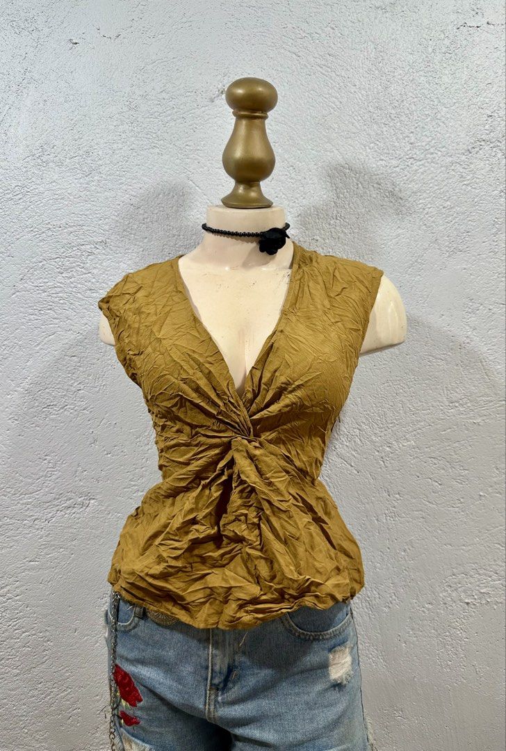 Zara Knotted V Neck Sleeveless Top (Category: Blouses) located in Tarlac. Submitted by ej202177 (Listing ID 1451322833, Image 2). Description: Size Medium Like new Zara for casual/formal Location: Tarlac .