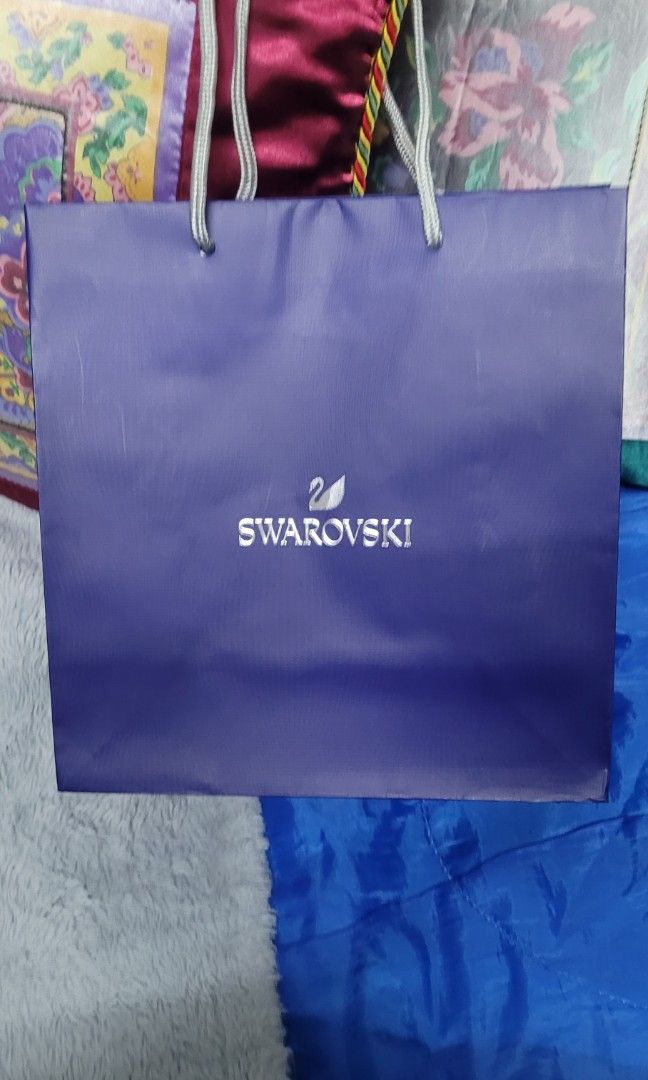 100%Authentic SWAROVSKI paper bag (Category: Luxury Bags & Wallets) located in Manila. Submitted by jthexyz65 (Listing ID 1451452572, Image 3). Description: 100%Authentic Swarovski paper bag,what u see is what u get..