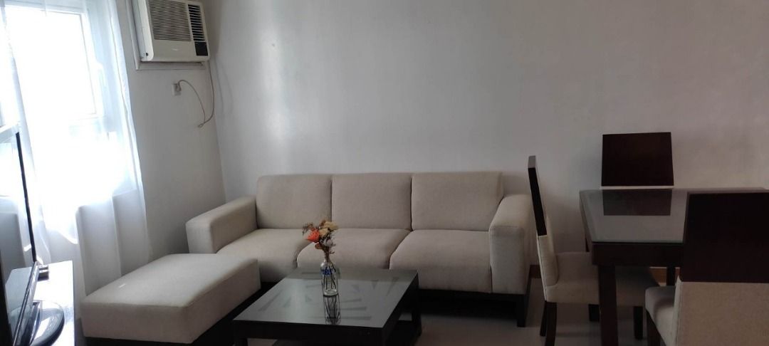 1BR Unit For Sale - Trion Tower (Category: Apartments & Condos) located in Makati City. Submitted by vsg.realestate (Listing ID 1451432774, Image 1). Description: 🔆 1BR Unit For Sale - Trion Tower 📌Property Details Tower 1 38th Floor 1BR 1TB 48.97 sqm Fully Furnished No Parking Slot 📌Features Maid's Room with own CR No Blocked View, SM Aura can be seen outside window 📌Amenities Gym Game Room Swimming Pools Receiving Lounge Nearby Places: Fort