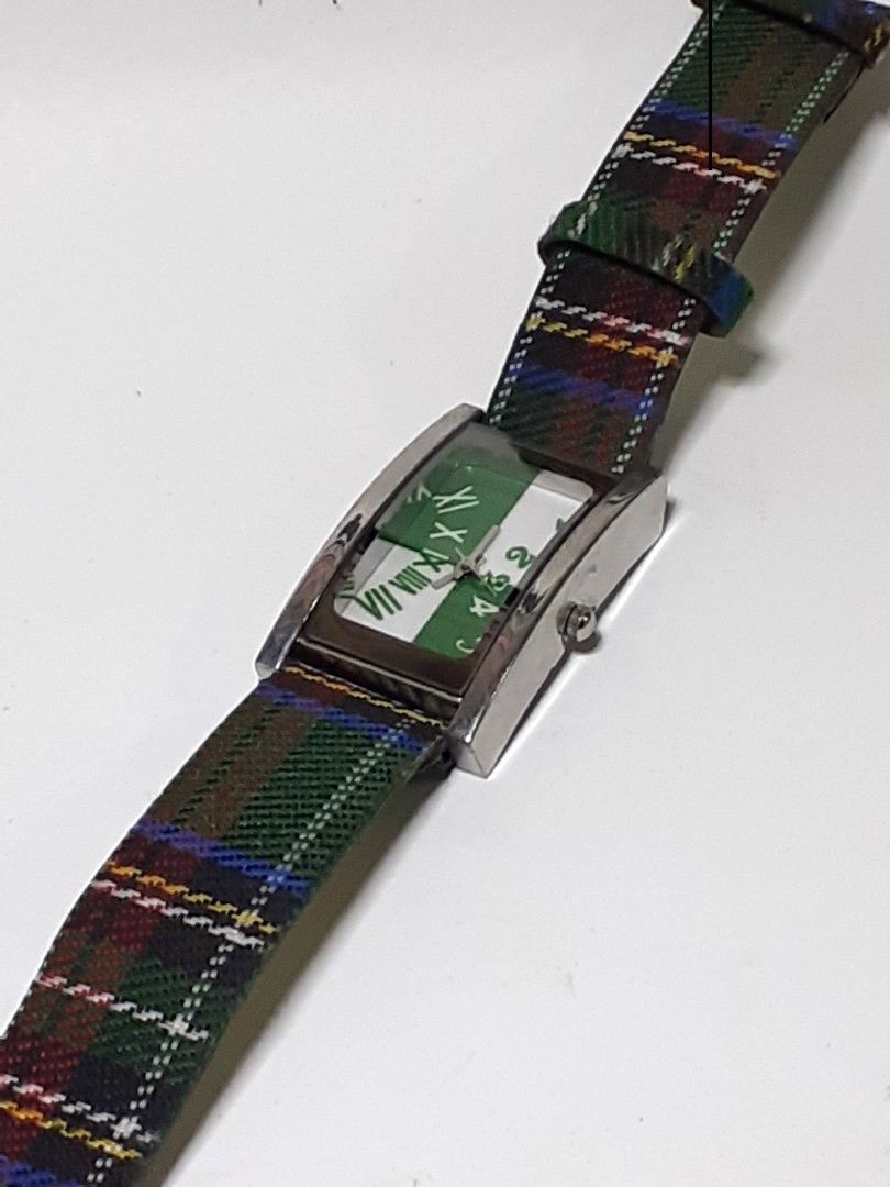 由 Shufang57 (刊登 ID 1451390016，圖片 2) 提交，位於 高雄市 (Kaohsiung) 的 二手早期手錶 No.379 (類別：手錶)，說明：已更換新電池 錶徑寛約2.4公分 有瑕疵及歲月痕跡 無保 售出不退。