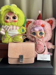 (Category: ) located in . Submitted by thewomanbehindthebrand (Listing ID 1451412521, Image 1). Description: .