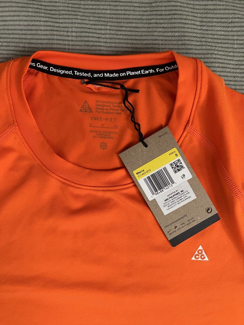 ACG Nike Dri-fit Compression Short Sleeve Shirt (Category: Activewear) located in Muntinlupa City. Submitted by coolthrifto (Listing ID 1451393881, Image 2). Description: Size: small Length: 25.5 Width: 19-20 stretchable pa since dri-fit Issue: none Brand new with tag authentic Can authenticate with tag Complete everything.